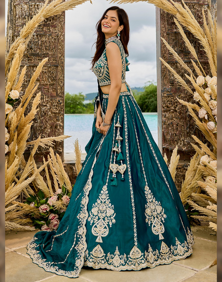 Stunning Paisley Work Lehenga with Embroidered Blouse & Dupatta Timeless Bridal Look
_4